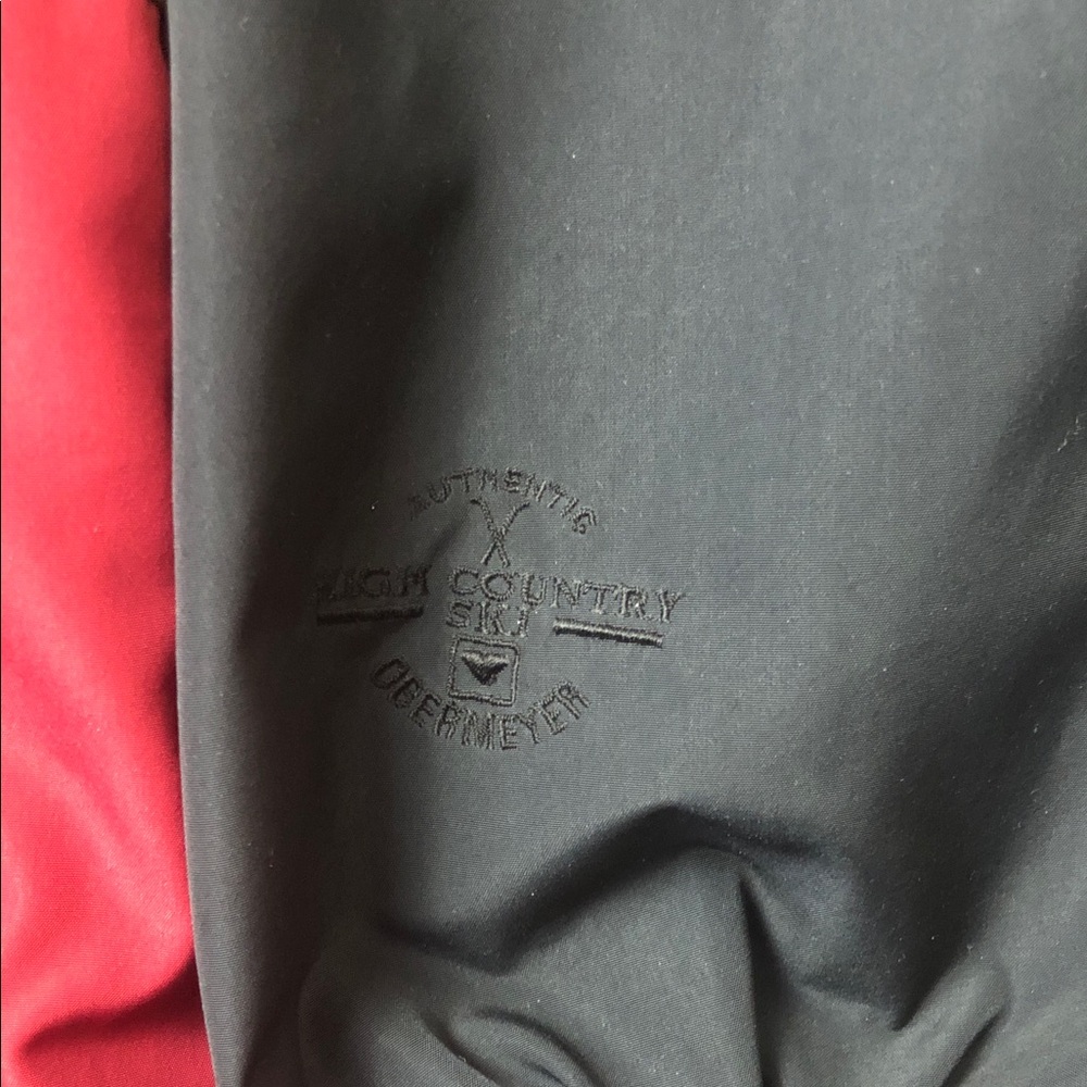 Obermeyer Vintage‎ Black and Red Windbreaker with Olive Accent - Picture 5 of 6